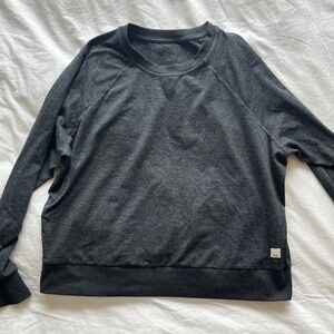 Vuori Long Sleeve Halo Crew in Black Heather